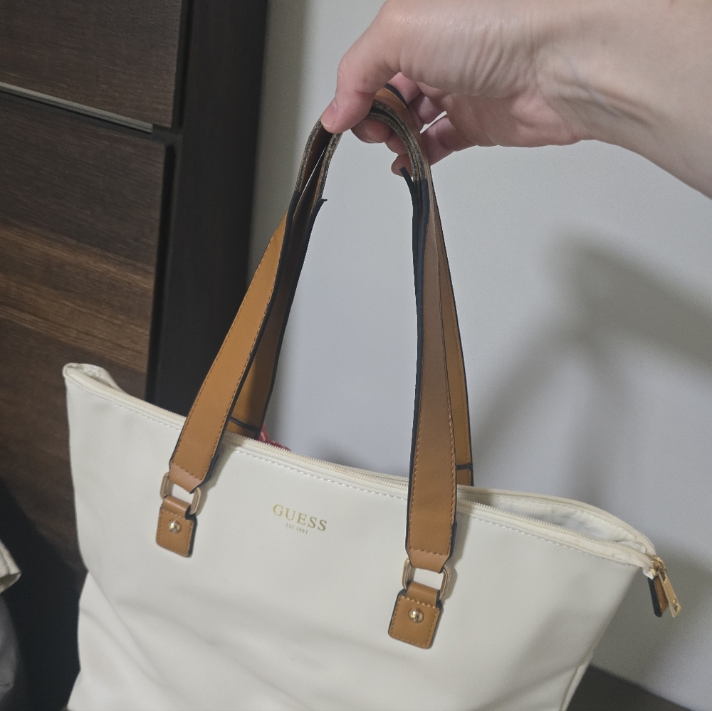 Elegant Cream Handbag with Brown Accent - Picture 7 of 10